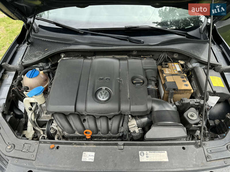 Седан Volkswagen Passat 2012 в Звягеле