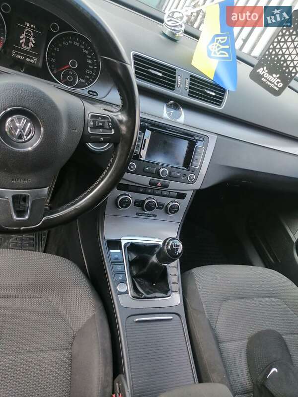 Универсал Volkswagen Passat 2014 в Житомире фото 12 Универсал Volkswagen Passat 2014 в Житомире