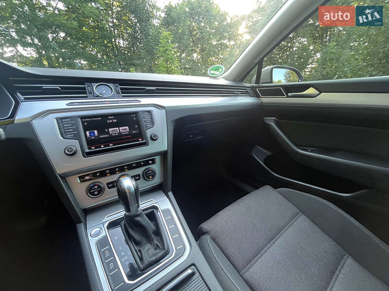 Универсал Volkswagen Passat 2016 в Львове