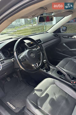 Седан Volkswagen Passat 2012 в Львове