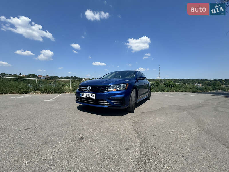 Седан Volkswagen Passat 2016 в Кропивницком