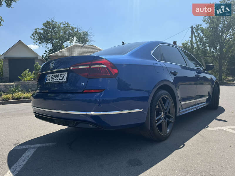 Седан Volkswagen Passat 2016 в Кропивницком