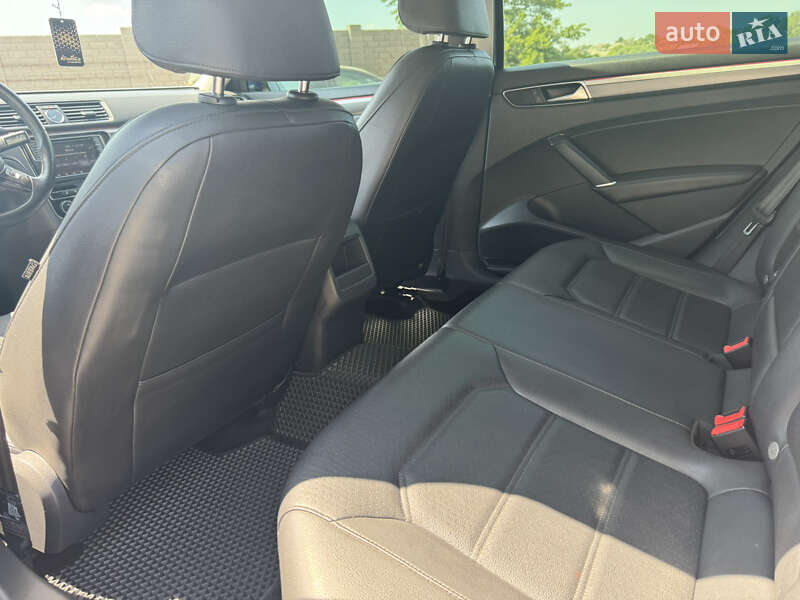 Седан Volkswagen Passat 2016 в Кропивницком