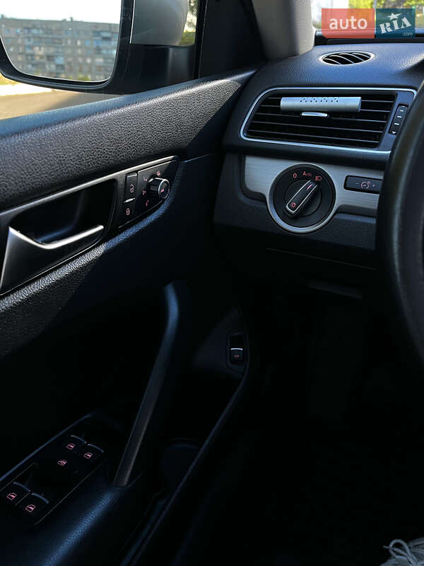 Седан Volkswagen Passat 2013 в Харькове