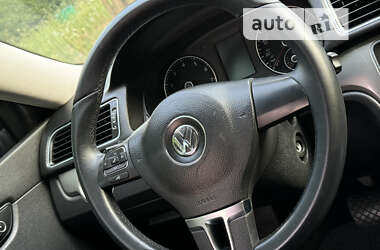 Седан Volkswagen Passat 2013 в Днепре