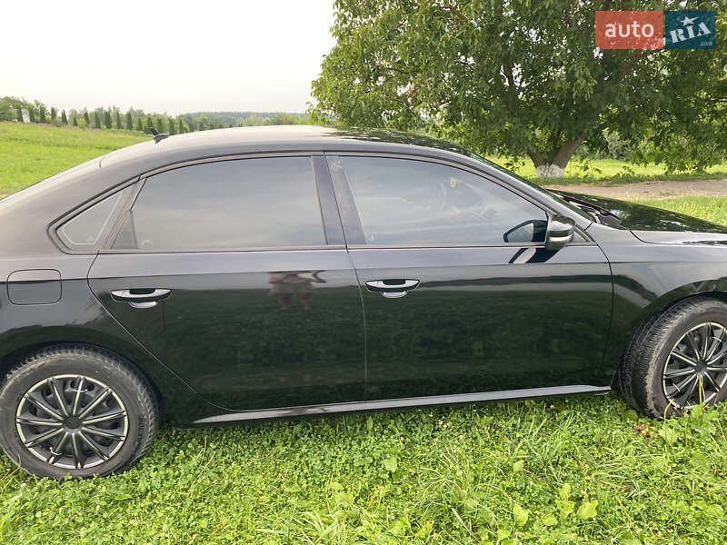 Седан Volkswagen Passat 2015 в Луцке