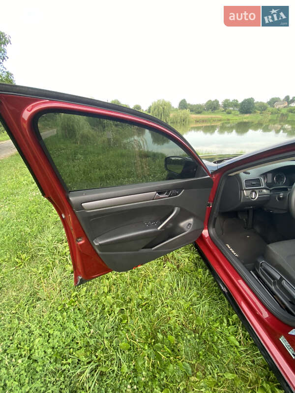Седан Volkswagen Passat 2015 в Луцке