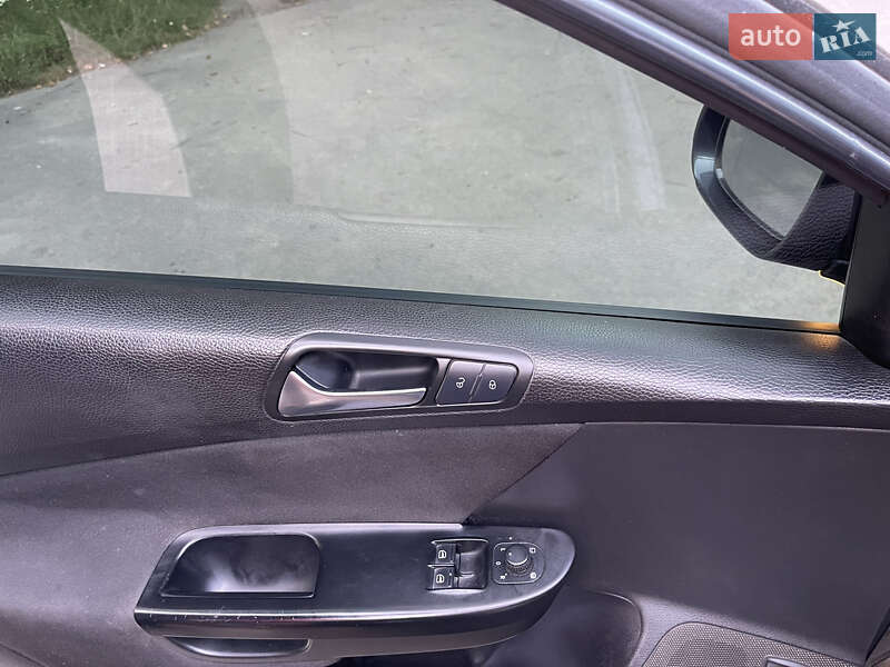 Седан Volkswagen Passat 2010 в Староконстантинове