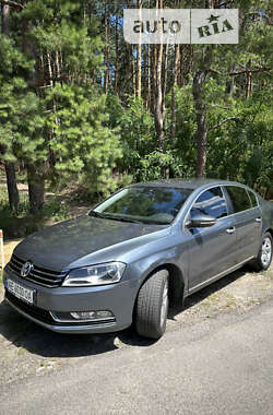 Седан Volkswagen Passat 2012 в Днепре