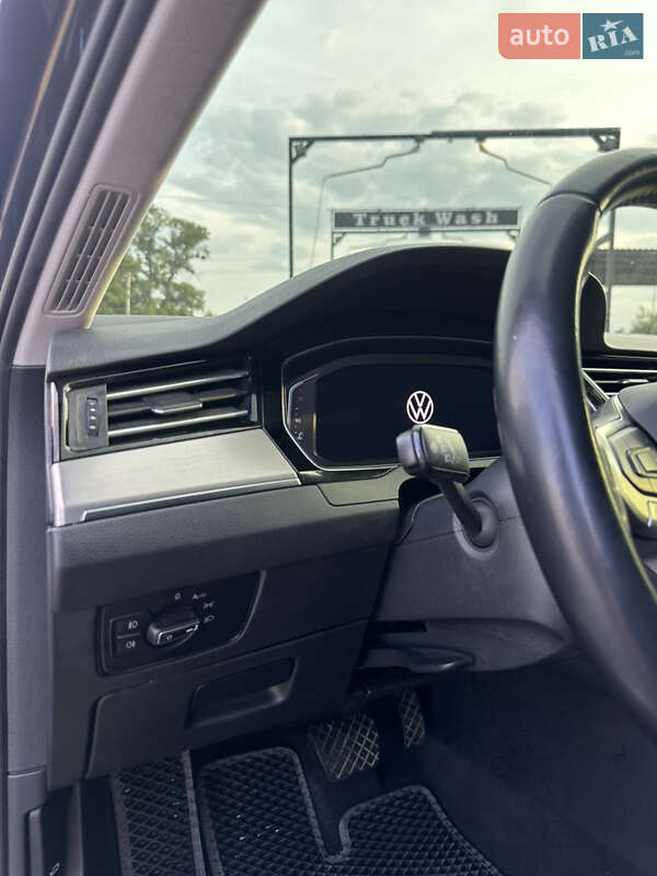 Седан Volkswagen Passat 2020 в Черновцах