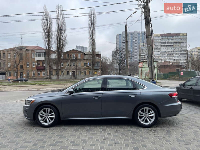 Седан Volkswagen Passat 2020 в Днепре