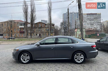 Седан Volkswagen Passat 2020 в Днепре