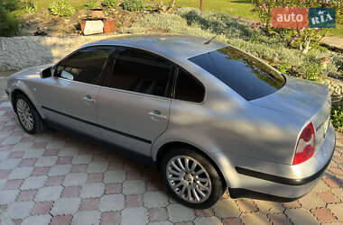 Седан Volkswagen Passat 2001 в Черновцах