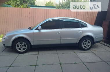 Седан Volkswagen Passat 2004 в Києві