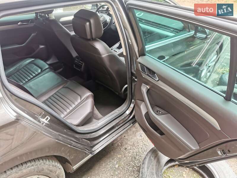 Универсал Volkswagen Passat 2016 в Днепре