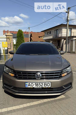 Седан Volkswagen Passat 2015 в Ужгороде