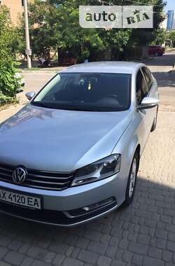 Седан Volkswagen Passat 2012 в Харкові