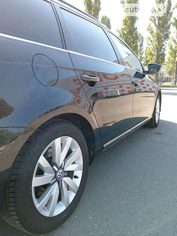 Універсал Volkswagen Passat 2012 в Одесі