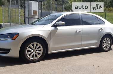 Седан Volkswagen Passat 2013 в Києві