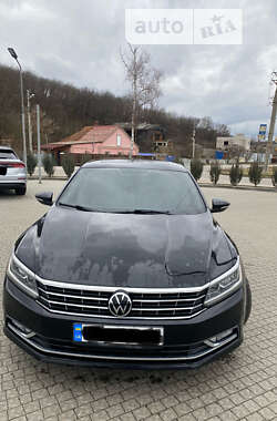 Седан Volkswagen Passat 2016 в Днепре