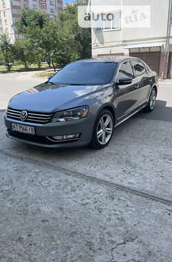 Седан Volkswagen Passat 2013 в Івано-Франківську