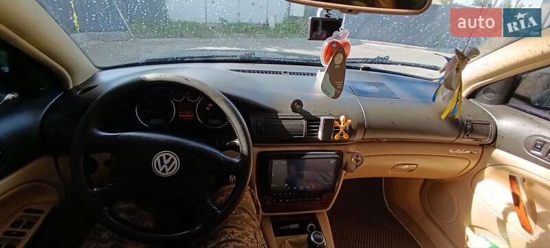 Седан Volkswagen Passat 2002 в Ирпене
