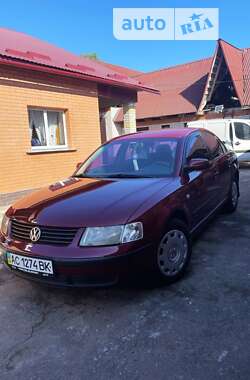 Седан Volkswagen Passat 1999 в Горохові