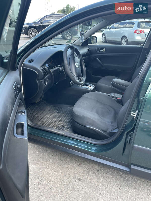 Седан Volkswagen Passat 2000 в Чернігові