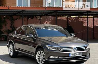 Седан Volkswagen Passat 2017 в Одессе