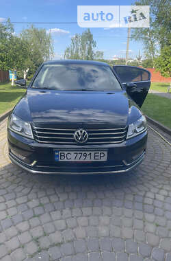 Седан Volkswagen Passat 2013 в Львові