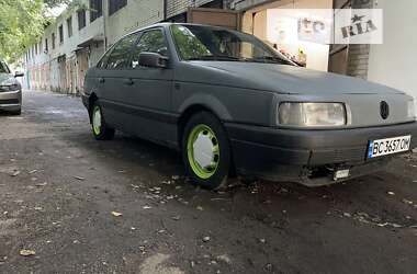 Седан Volkswagen Passat 1988 в Львове