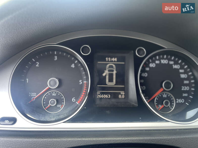 Универсал Volkswagen Passat 2012 в Ивано-Франковске