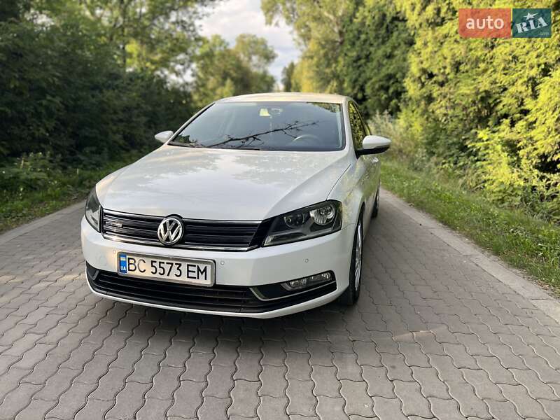 Седан Volkswagen Passat 2012 в Львове