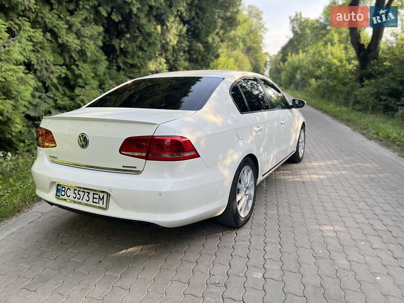 Седан Volkswagen Passat 2012 в Львове
