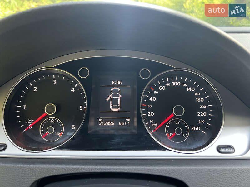 Седан Volkswagen Passat 2012 в Львове