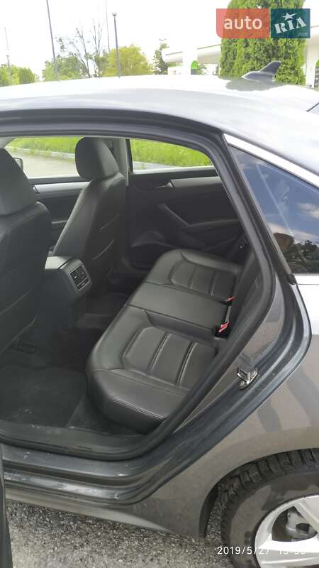 Седан Volkswagen Passat 2012 в Стрые