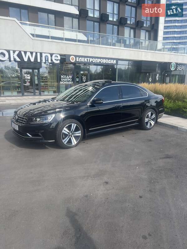 Седан Volkswagen Passat 2016 в Киеве