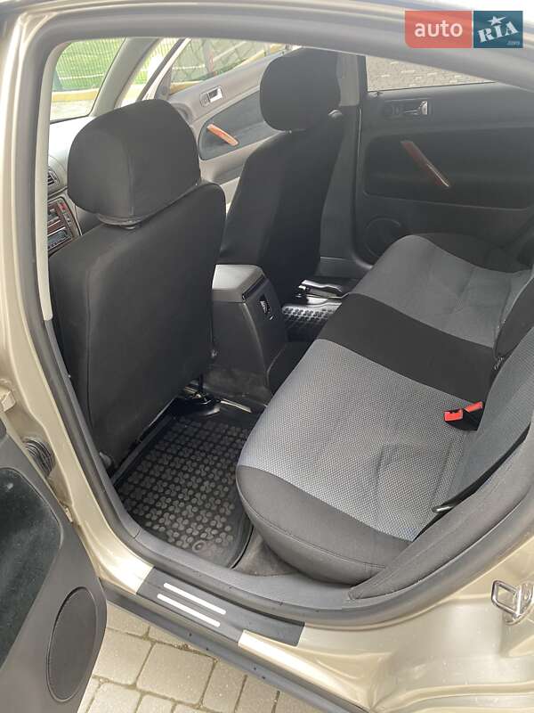 Седан Volkswagen Passat 2003 в Ивано-Франковске