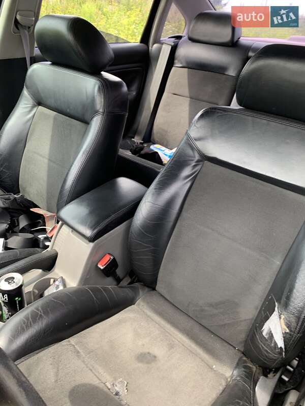 Седан Volkswagen Passat 2001 в Мостиске