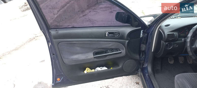 Седан Volkswagen Passat 1998 в Одессе