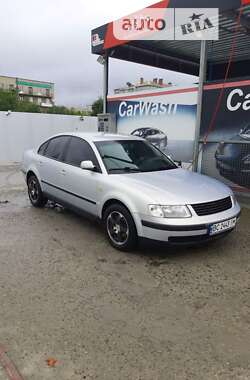 Седан Volkswagen Passat 1997 в Стрию