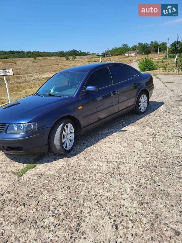 Седан Volkswagen Passat 1997 в Миколаївці