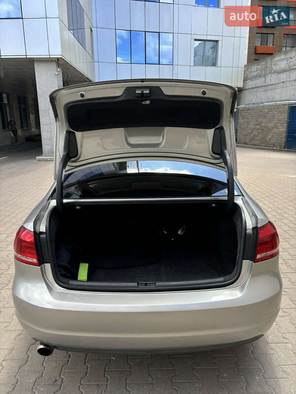 Седан Volkswagen Passat 2013 в Киеве