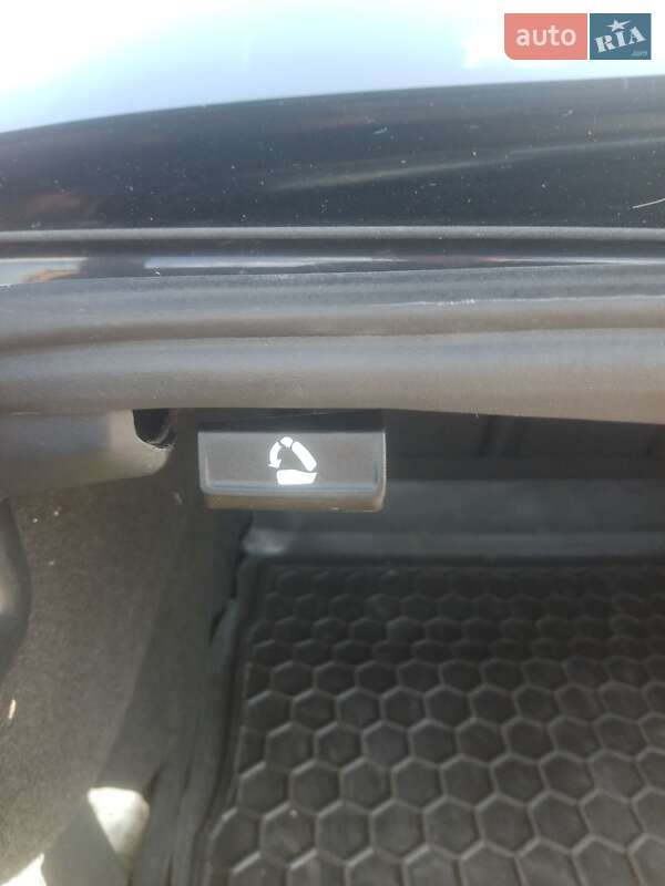 Седан Volkswagen Passat 2015 в Ірпені