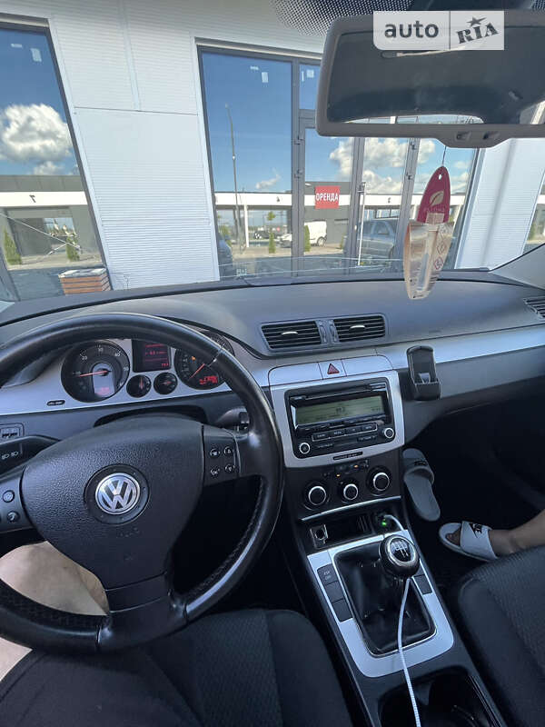 Универсал Volkswagen Passat 2005 в Хусте