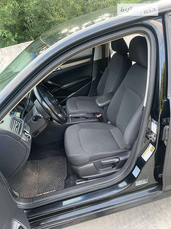 Седан Volkswagen Passat 2012 в Киеве