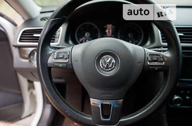 Седан Volkswagen Passat 2014 в Киеве