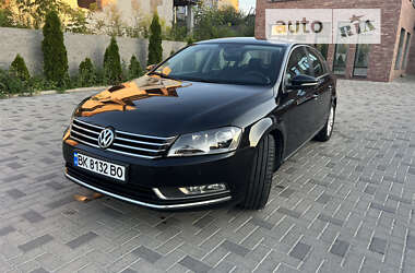 Седан Volkswagen Passat 2011 в Рівному