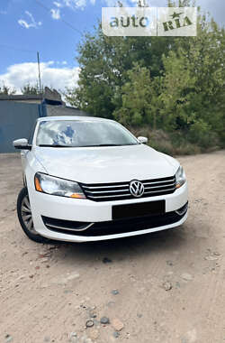 Седан Volkswagen Passat 2014 в Харкові