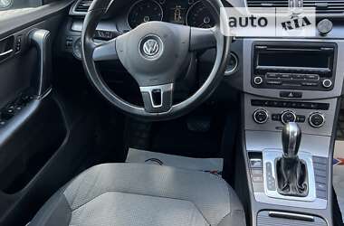 Седан Volkswagen Passat 2011 в Кривом Роге